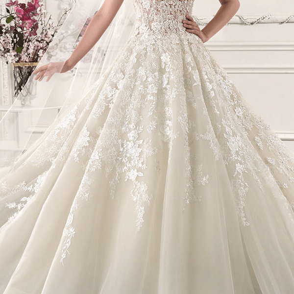 Gelinliklerinizi lekelerden arındırır ve korur.