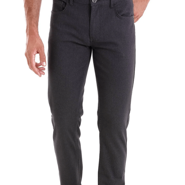 Pantolonlarınızı lekelerden arındırır ve temizler.